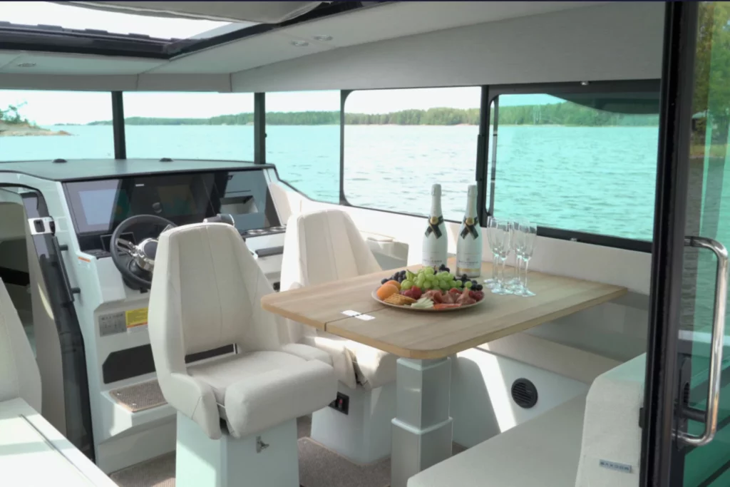 Yacht Ssaxdor 320 GTC intérieur